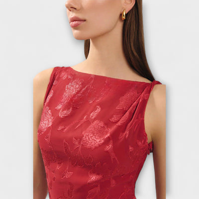 Opal - Elegante Vestido Maxi de Encaje sin Espalda y con Cordones