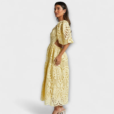 Vestido Elegante con Detalles Delicados