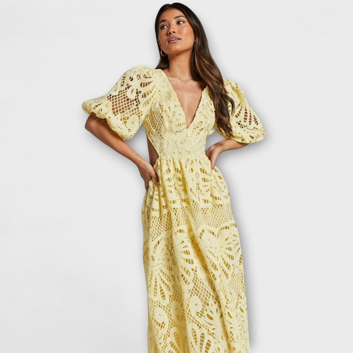 Vestido Elegante con Detalles Delicados